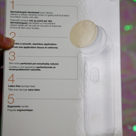 Clinique Sonic Liquid Foundation Applicator - Picture 2 of 4